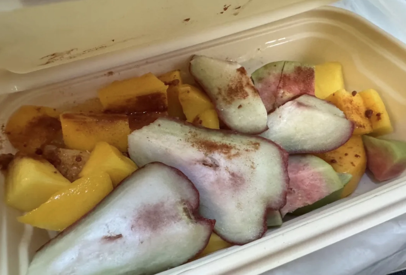 飞机上的梅粉水果